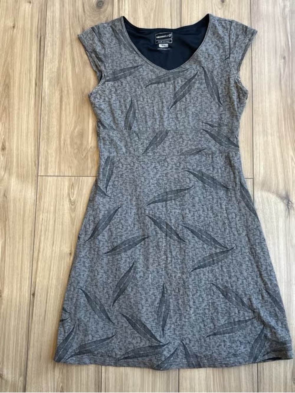 Merrell Women's Gray Patterned V-Neck Midi Dress with Subtle Black Leaf Print